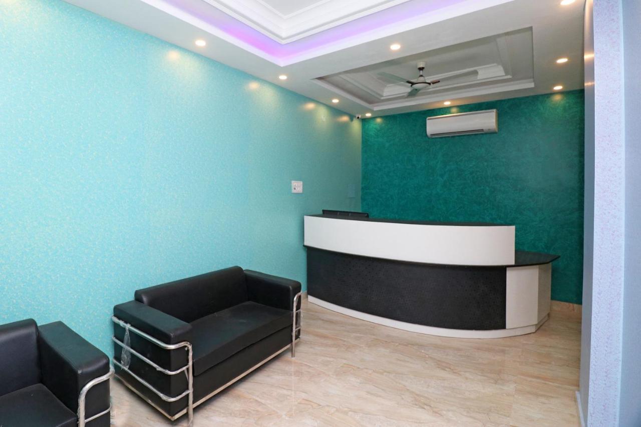 Oyo 25130 Hotel Royal Inn 뉴델리 외부 사진