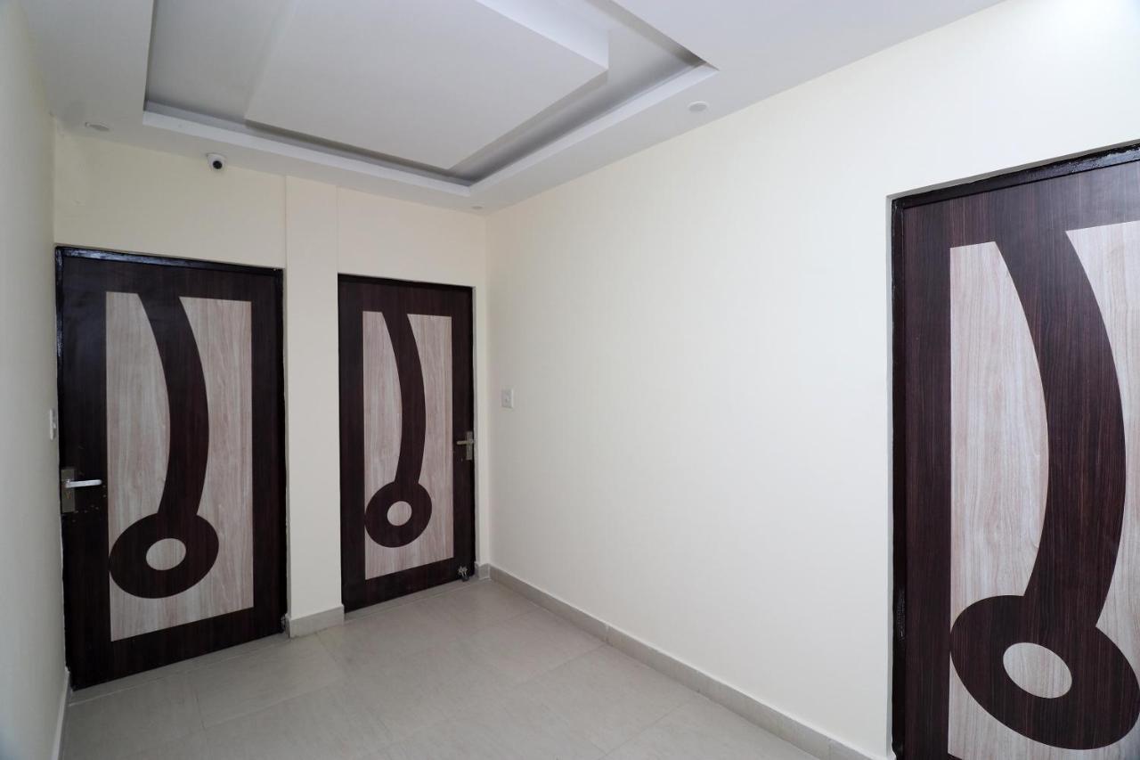 Oyo 25130 Hotel Royal Inn 뉴델리 외부 사진